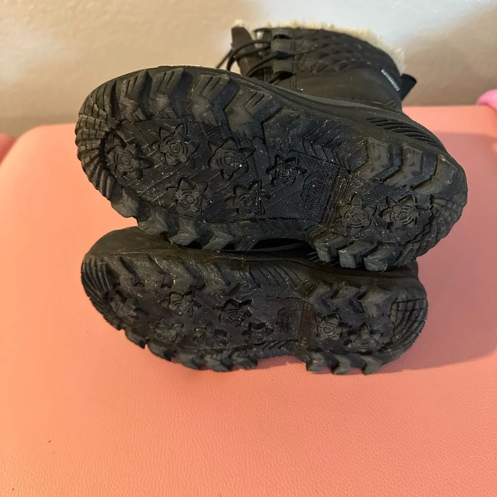 The North Face Kids Black Snow Boots - Picture 4 of 5